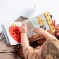 taf-toys-interaktywna-Ksiazeczka-Sensoryczna-Ogrod-3.jpg