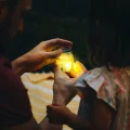 Glo-Pals-Kostki-sensoryczne-swiecace-w-wodzie-Alex-kolor-zolty-4.jpg