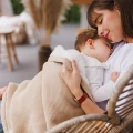 babyono-kocyk-bawelniany-z-ociepleniem-bezowy-4.jpg