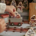little-dutch-kalendarz-adwentowy-walizeczce-figurki-xmas-6.jpg