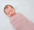lullalove-kocyk-mgielka-lekki-bambusowy-otulacz-pudrowy-roz-2.jpg