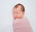 lullalove-kocyk-mgielka-lekki-bambusowy-otulacz-pudrowy-roz-4.jpg