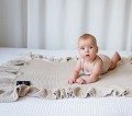 beżowy koc z falbanką lullalove