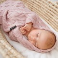 lullalove-kocyk-z-welny-merino-warkocz-pudrowy-roz-2.jpg