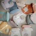 mushie-sliniak-silikonowy-powder-pink-confetti-3.jpg