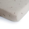 mushie-przescieradlo-muslinowe-do-lozeczka-falling-stars-1.jpg