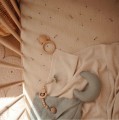mushie-przescieradlo-muslinowe-do-lozeczka-falling-stars-2.jpg