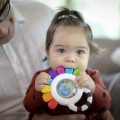 baby-einstein-zabawka-sensoryczna-gryzak-outstanding-opus-5.jpg