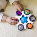 Baby-einstein-zabawka-sensoryczna-curiosity-clutch-2.jpg
