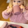 tum-tum-silikonowy-kubek-treningowy-3-etapowy-pink-4.jpg