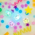 Glo-Pals-Kostki-sensoryczne-swiecace-w-wodzie.jpg