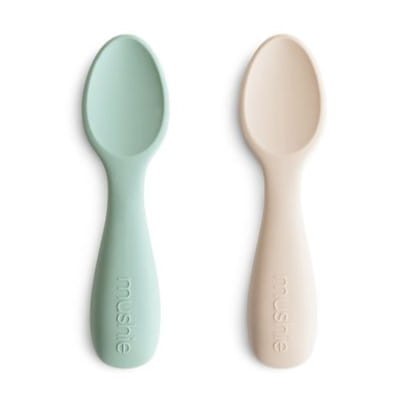 mushie-lyzeczki-startowe-dla-malucha-2-pack-cambridge-blue-sand.jpg