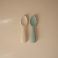mushie-lyzeczki-startowe-dla-malucha-2-pack-cambridge-blue-sand-2.jpg