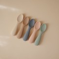 mushie-lyzeczki-startowe-dla-malucha-2-pack-cambridge-blue-sand-3.jpg