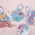 Janod-Zestaw-kreatywny-do-tworzenia-breloczkow-Malowanie-diamentami-Magiczny-ocean-1.jpg