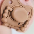 luu-kids-Smoczek-pozycjonujacy-milk-hazelnut-6.jpg