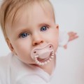 luu-kids-Smoczek-pozycjonujacy-Velvet-Blush-5.jpg