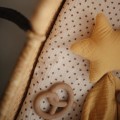 mushie-silikonowy-gryzak-pretzel-natural-2.jpg