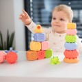 tullo-613-zestaw-montessori-4w1-klocki-sensoryczne-piramida-pileczki-zwierzatka-4.jpg