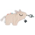 done-by-deer-przytulanka-zawieszka-do-smoczka-krowka-dotti-sand-1.jpg