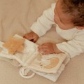 little-dutch-zawieszka-ksiazeczka-aktywizujaca-newborn-naturals-5.jpg