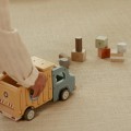little-dutch-drewniana-wywrotka-1.jpg