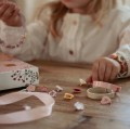 Little-Dutch-Kalendarz-adwentowy-Stworz-swoje-bransoletki-charms-2.jpg