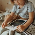 Podswietlany-tablet-do-rysowania-KIDYDRAW-MINI-dinozaury-kidywolf-3.jpg