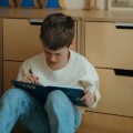 Podswietlany-tablet-do-rysowania-KIDYDRAW-MINI-kosmos-galaxy-kidywolf-6.jpg