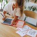 Podswietlany-tablet-do-rysowania-KIDYDRAW-MINI-kawaii-kidywolf-4.jpg