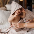 babyono-okrycie-kapielowe-bambusowe-jasny-bez-4.jpg
