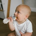 babyono-grzechotka-z-gryzakiem-pszczolka-1.jpg