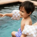 swim-essential-rekawki-do-plywania-szachownica.webp