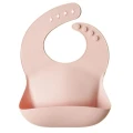 mushie-silikonowy-sliniak-blush.jpg