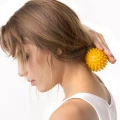 tullo-fizjo-spiky-massage-pilka-rehabilitacyjna-do-masazu-5-cm-zolta-1.jpg