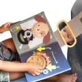 -taf-toys-Ksiazeczka-Manipulacyjna-do-Samochodu-Wesola-Podroz-1.jpg