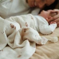 babyono-kocyk-muslinowy-bezowy-4.jpg