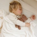 babyono-kocyk-z-przytulanka-smietankowy-3.jpg