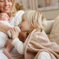 babyono-kocyk-z-przytulanka-bezowy-7.jpg