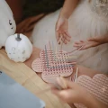 mushie-tablica-sensoryczna-przeplatanka-kwiatek-1.jpg