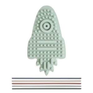 Tablica sensoryczna labirynt przeplatanka z linkami Rakieta, Mushie