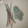 mushie-tablica-sensoryczna-przeplatanka-rakieta-3.jpg