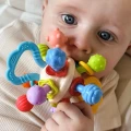 woopie-baby-miekka-grzechotka-2w1-gryzak-zabawka-sensoryczna-dla-niemowlat-0m-2.jpg
