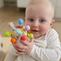 woopie-baby-miekka-grzechotka-2w1-gryzak-zabawka-sensoryczna-dla-niemowlat-0m-3.jpg