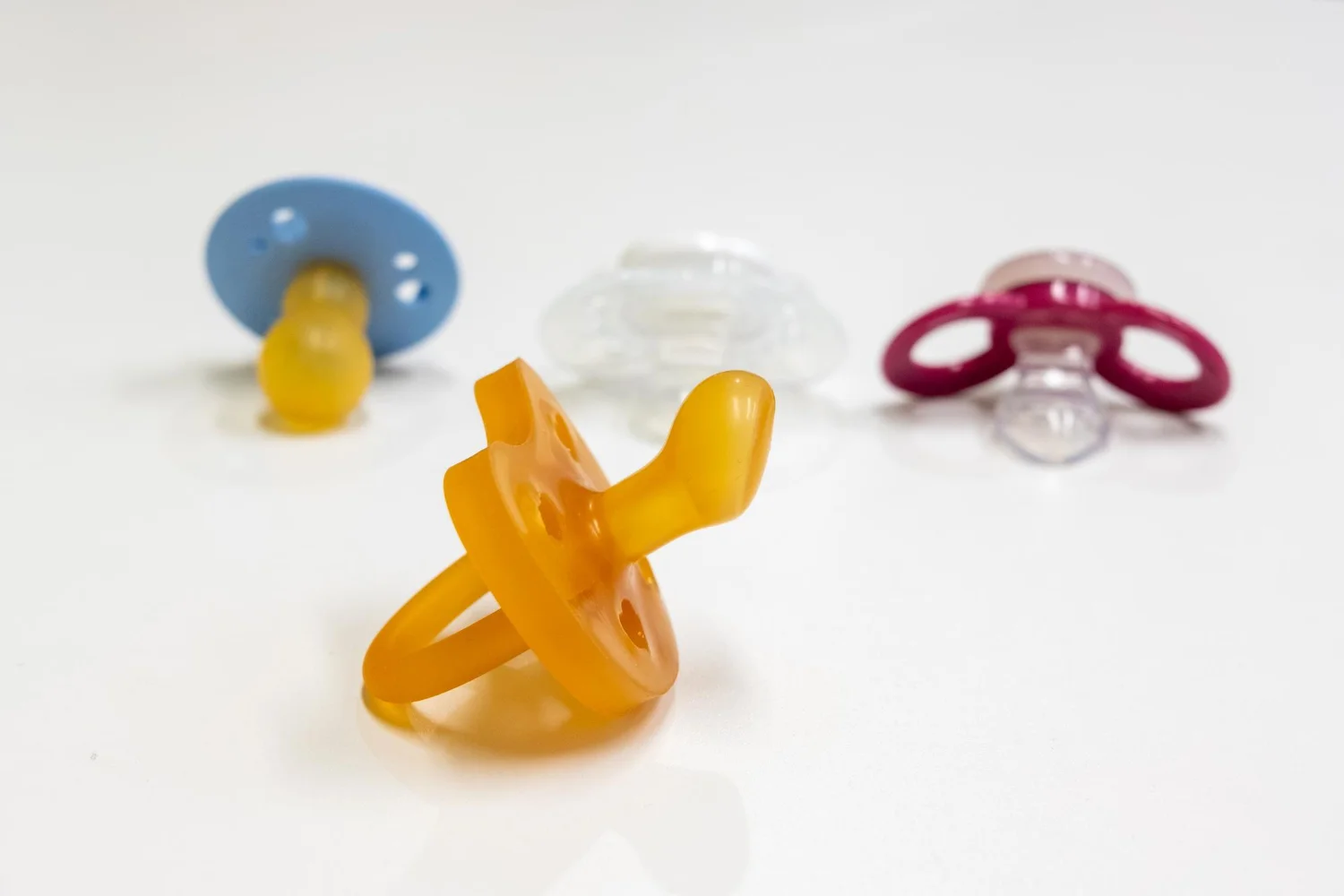 Rodzaje smoczków dla dzieci – jak wybrać idealny model?